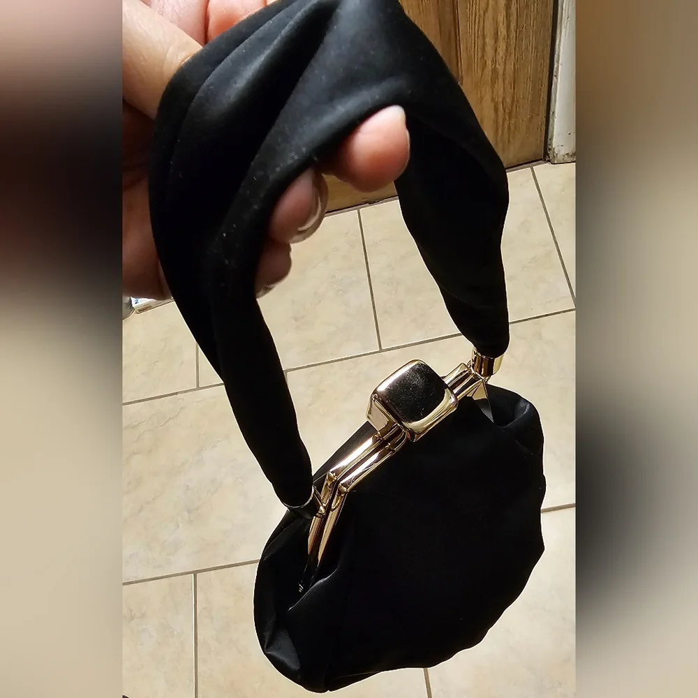 Gorgeous Black Satin Evening Handbag with Goldtone Turnlock closure EUC - Picture 4 of 8